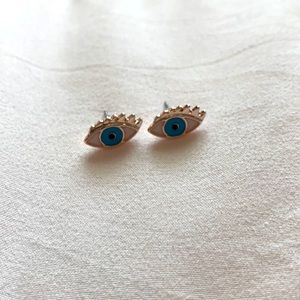 eye earrings